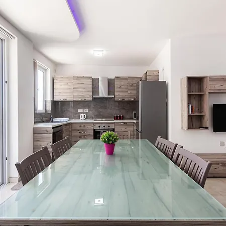Beautiful Apt, Breathtaking Views, Mins To By 360 Estates 아파트 *